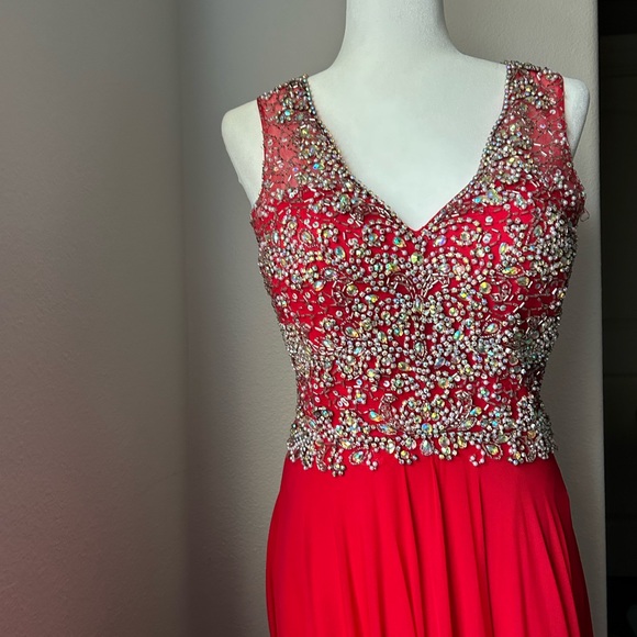 Red open back formal dress with chiffon skirt - Picture 4 of 4